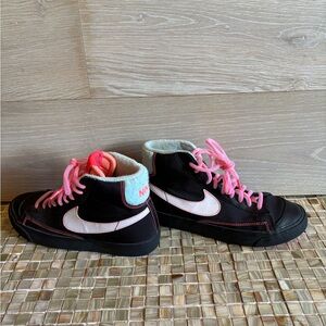 Blazer Mid ‘77 Atomic Pink